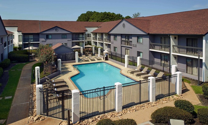 Norcross Hotel | 4 Relaxing Queen Units w/Pool, Free Parking, Pets Allowed!