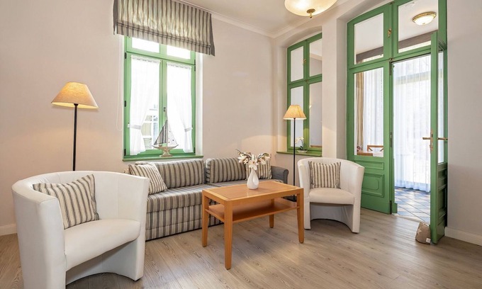Seebad Heringsdorf Apartment | 4-room apartment with conservatory and terrace in a top location on the Baltic Sea beach
