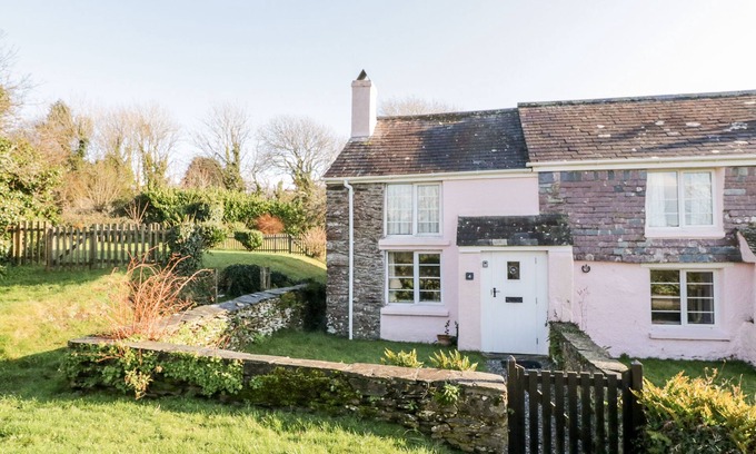 Lansallos Cottage | 4 ROSE COTTAGES, family friendly, country holiday cottage in Polperro