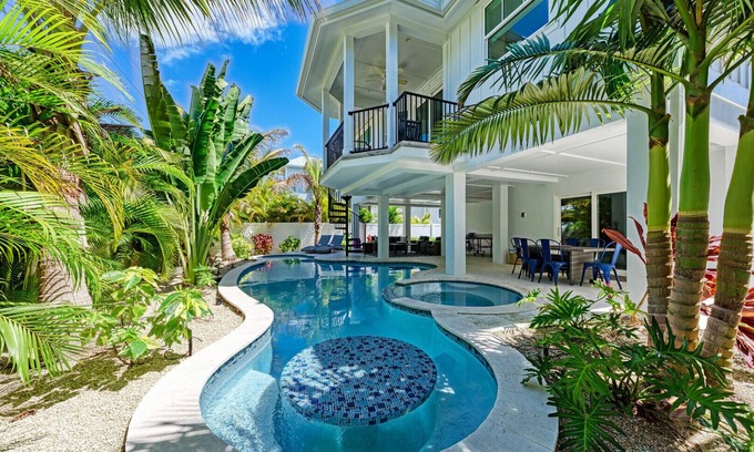 Holmes Beach House | 4 Sandpipers: Dog Friendly Pool & Spa Home 1.5 Blocks to Beach by Anna Maria Life Vacation Rentals