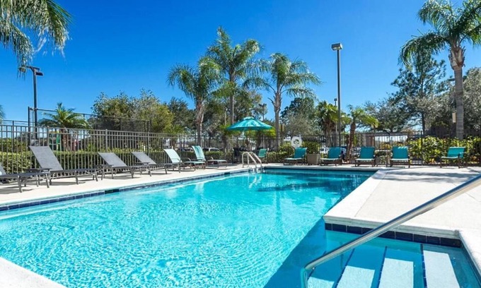 Lakeland House | 4 Spacious Units! Outdoor Pool, Pets Allowed, Close to Sun N Fun Air Museum