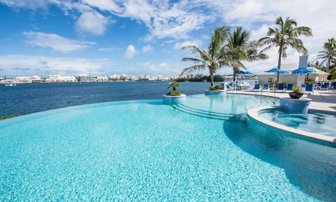 Paget House | 4 Spacious Units! Outdoor Pool, FREE Parking Close to Queen Elizabeth Park!