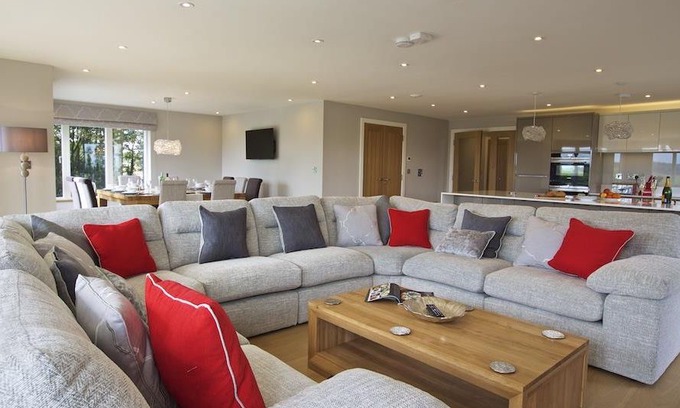 Bugford Cabin | 4 The Drive, Hillfield Village, DARTMOUTH