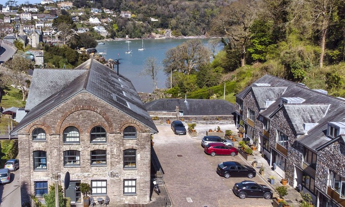 Dartmouth Apartment | 4 THE POTTERY, pet friendly, character holiday cottage in Dartmouth