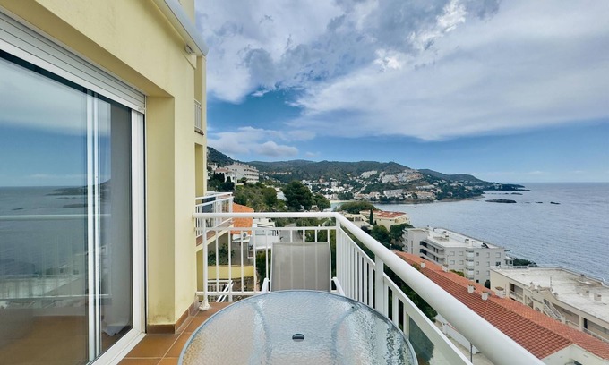 Almadraba-Canyelles Apartment | 4. Wonderful sea views with communal pool