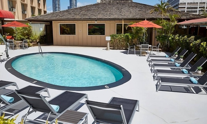 Ala Moana House | 4 x City View Moderate Room at Pagoda Hotel