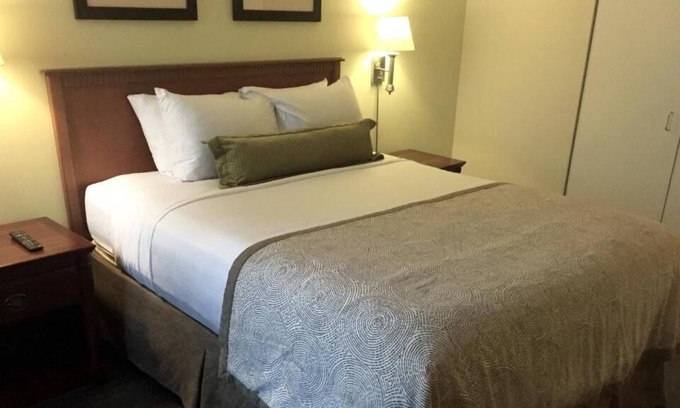 Quartier des Spectacles House | 4 x Junior Corner Queen Room at Hotel Saint-Laurent Montreal