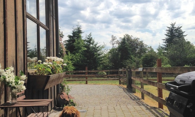 Vashon Island Apartment | 40 Acres Estate, Beach Access, Pet Friendly: Wildwood Studio