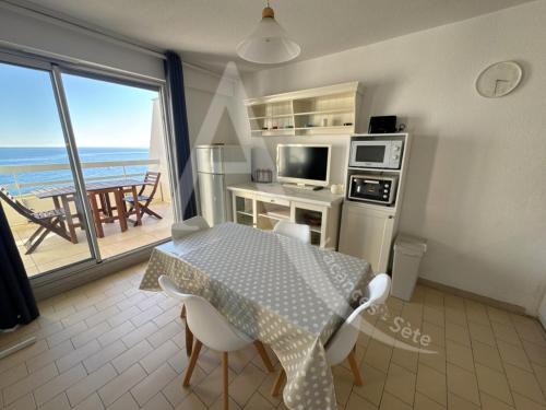 Sete Apartment | 40 M², 1ERE LIGNE MER, DERNIER ETAGE AVEC ASCENSEUR