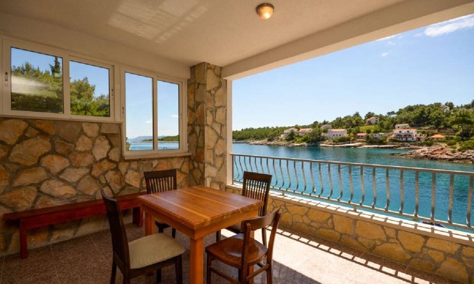Cove Basina (Jelsa) Apartment | 40 m² Apartment ∙ 1 bedroom ∙ 4 guests