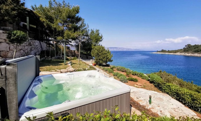 Cove Basina (Jelsa) Apartment | 40 m² Apartment ∙ 1 bedroom ∙ 3 guests