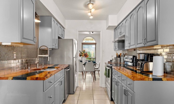 Medical Center District House | 40% Monthly Discount Med Center! No stairs, Private Patio & Game Room
