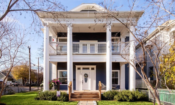 Tobin Hill House | 40% Monthly Discount Pearl Townhomes Combined. Sleeps 16