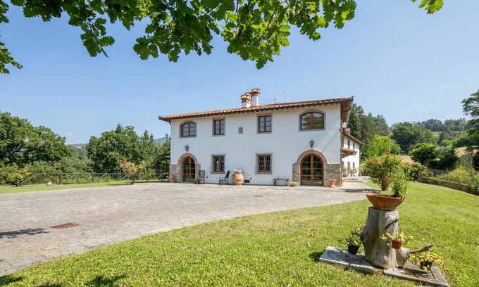 Borgo San Lorenzo Villa | 400 m² Villa ∙ 7 bedrooms ∙ 14 guests