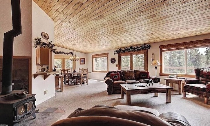 Valley of the Sun House | 4000sqft Lux W Pool/Spa, Sauna, Zipline & Tubing Hill!