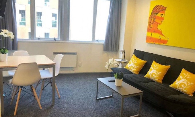 Auckland Central Business District Apartment | 401/138 Anzac Av · Auckland City Apt Wi-fi & possible carpark