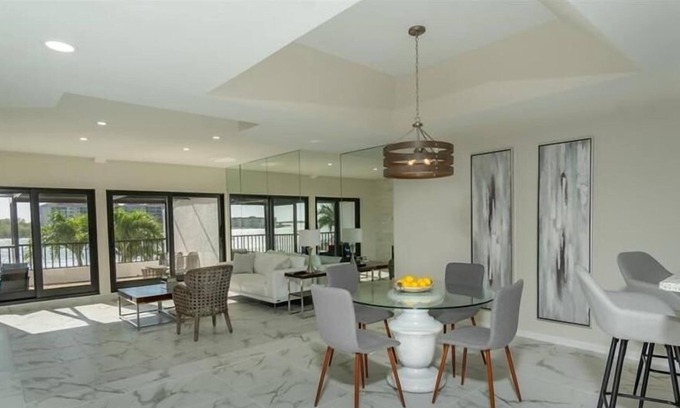 Isles of Capri House | 403 La Peninsula Blvd. - ISLES OF CAPRI - FLORIDA