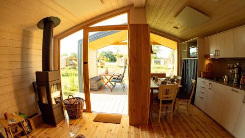 Bleckede House | 408-Kleinis Tiny House mit Kamin bis 4 Pers