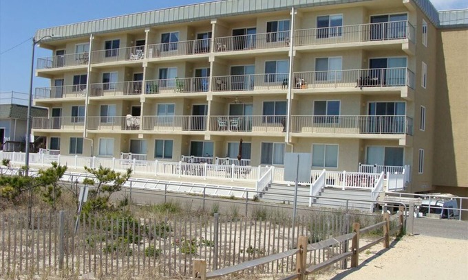 Sea Isle City Condo | 4100 Boardwalk, Unit 3C