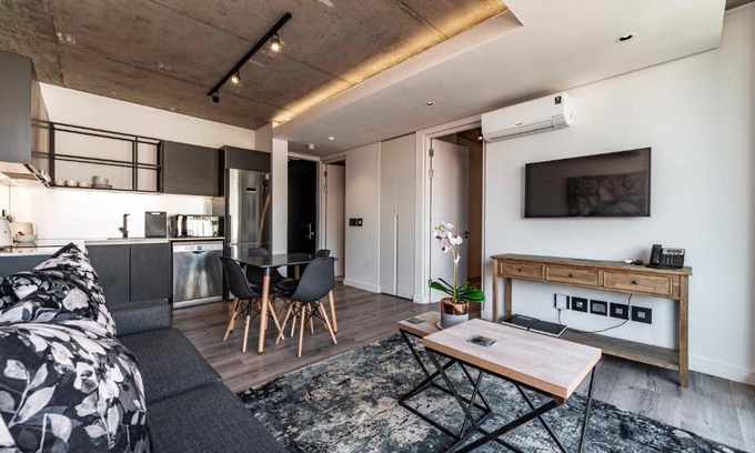 Cape Town City Centre Apartment | 411 The Signature, De Waterkant