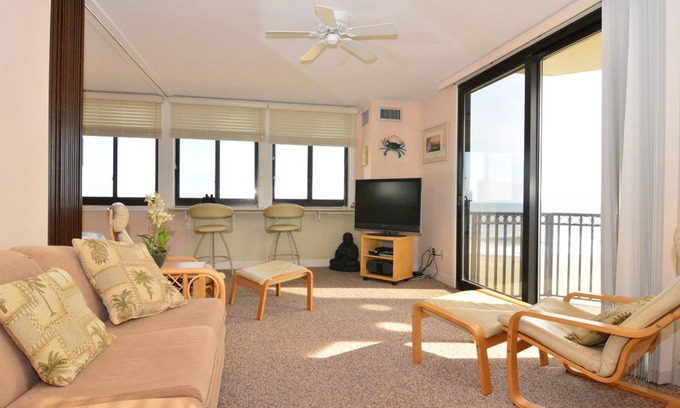 Rehoboth Beach Apartment | #413 Ocean Front Condo 1 Bedroom, 1 Bath, One Virginia Avenue, Rehoboth Beach DE
