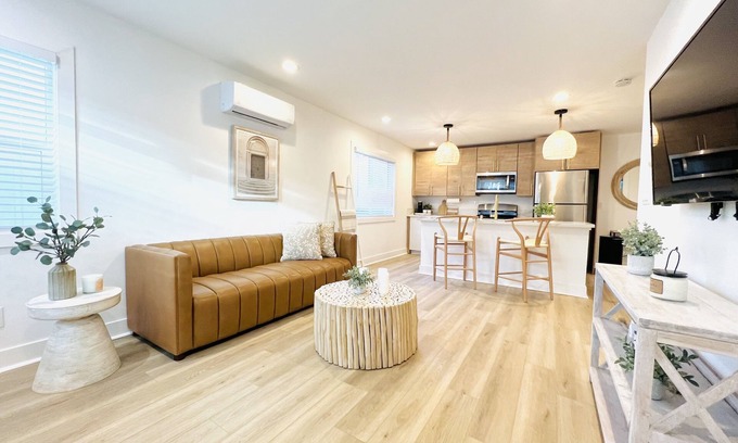 Corridor House | 4169-Quaint, Newly renovated