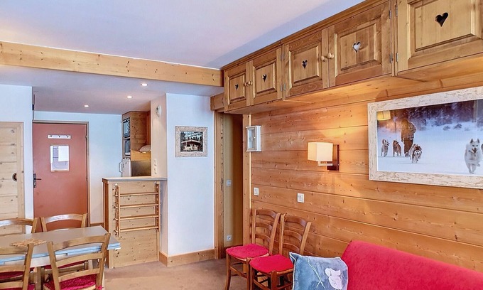 Les Bruyeres Apartment | 42m², 4/5 pers, 2 balconies, ski-in, ski-out, shops, parking