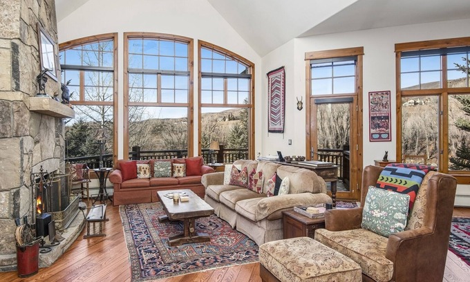 Edwards House | 45 River Dance Way, Arrowhead - Access to Off-Site Pool, Hot Tub