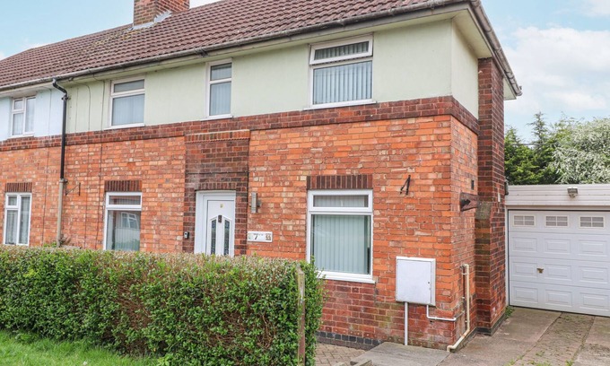 Leicester Cottage | 46 DALBY ROAD, pet friendly, with a garden in Antsey