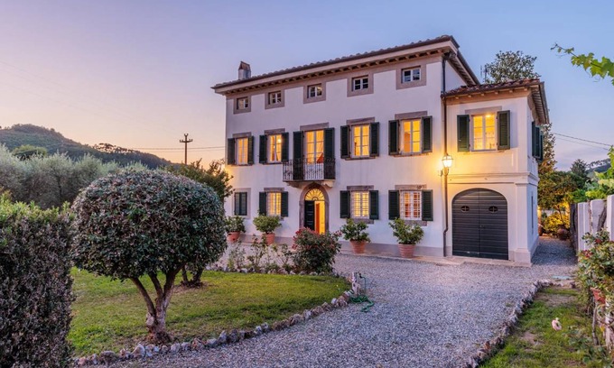 Vorno Villa | 460 m² Villa ∙ 5 bedrooms ∙ 10 guests