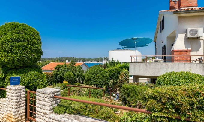 Pjescana Uvala Apartment | 48 m² Apartment ∙ 2 bedrooms ∙ 4 guests