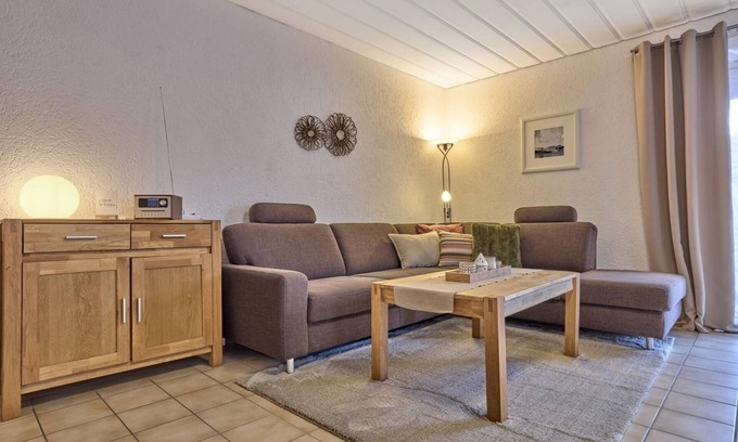 Silberberg Apartment | 48qm große FeWo mit Balkon und Brötchenservice