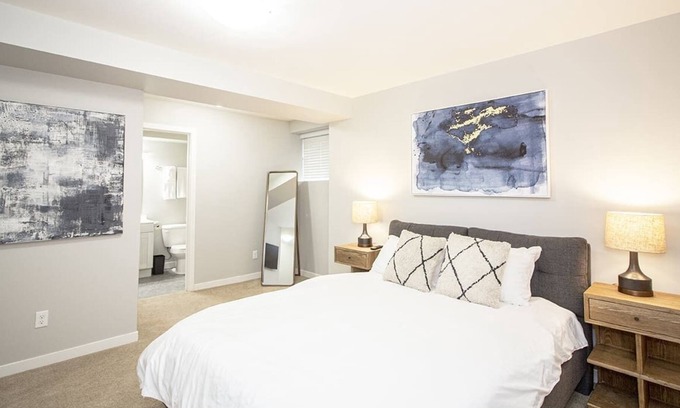 Fort Gary House | 4Bed 2Bath Townhouse with Laundry, Parking & Wi-Fi