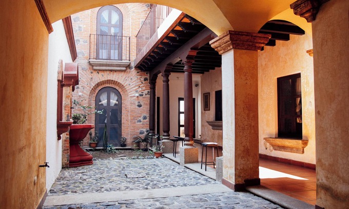 Antigua Guatemala House | 4BR 4BA - Group-Friendly house in Antigua w Jacuzzi, Theater, Starlink Internet