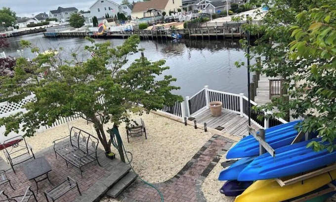 Beach Haven West Cottage | 4br. cozy cottage with Kayaks on the lagoon.