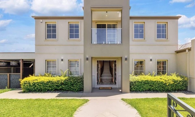 Benowa House | 4BR Gold Coast House private Pool &SPA& Movie Room