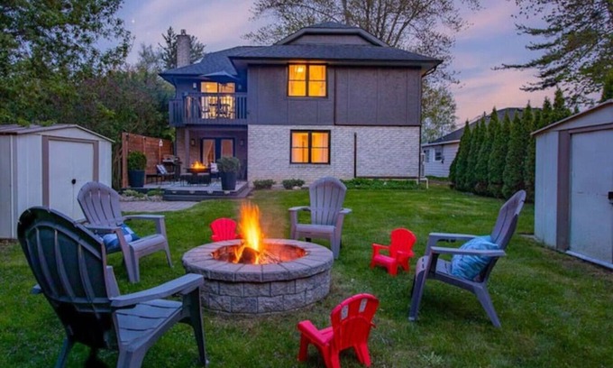 Alcona House | 4BR Home w/Hot Tub, Firepit Near Innisfil Beach