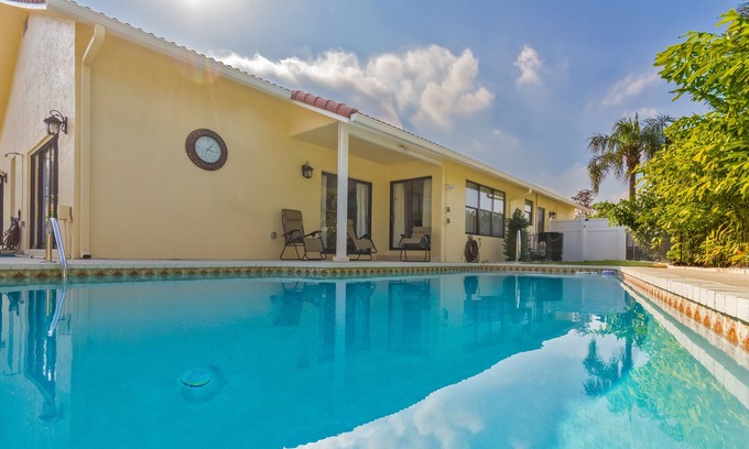 Boca Del Mar House | 4BR Large Exclusive heated Pool🏊🏻♀️near Restaurants🍽️ lake, Synagogues.