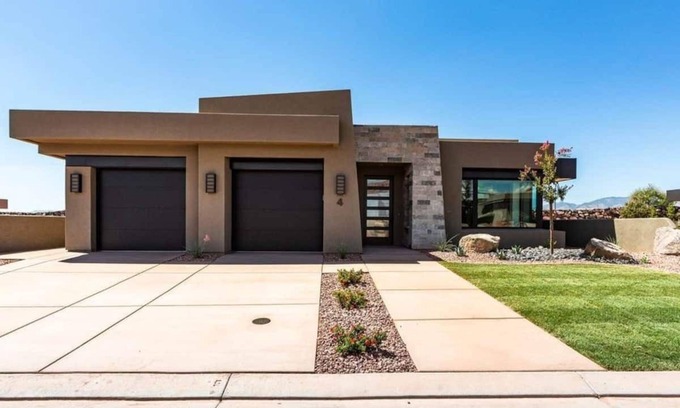 Ivins House | 4br Luxury Home near Snow Canyon and Tuacahn