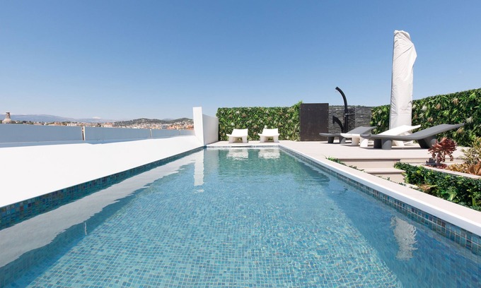 Cannes City Centre Villa | 4BR Rooftop - Croisette - Private swimming pool