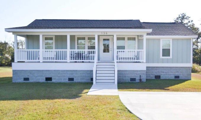 Davis House | 4BR Soundfront cottage |Private Dock|Fishing|