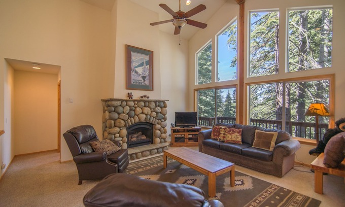 Truckee House | 4br Tahoe Donner Family Home With Hot Tub