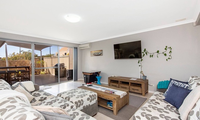 Geographe House | 4Shore with Wifi- 4 Shore with Wifi is the ideal getaway holiday property for anyone and everyone!