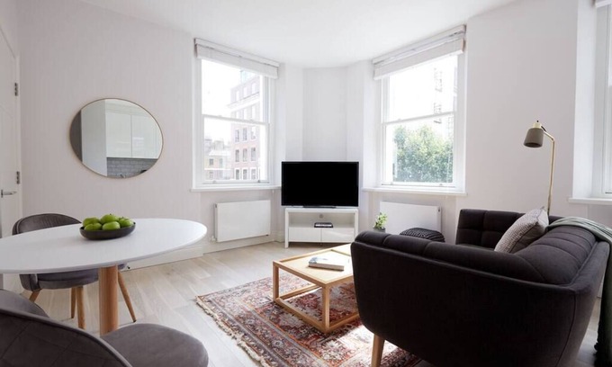 Holborn and Covent Garden Apartment | 4VH Virginia House Stylishly Bloomsbury Studio sleeps 2
