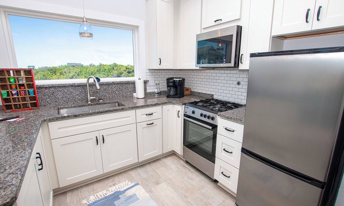 Carova Beach House | 4x2279B, Charming Tiny Cottage- Oceanside, Covered Deck