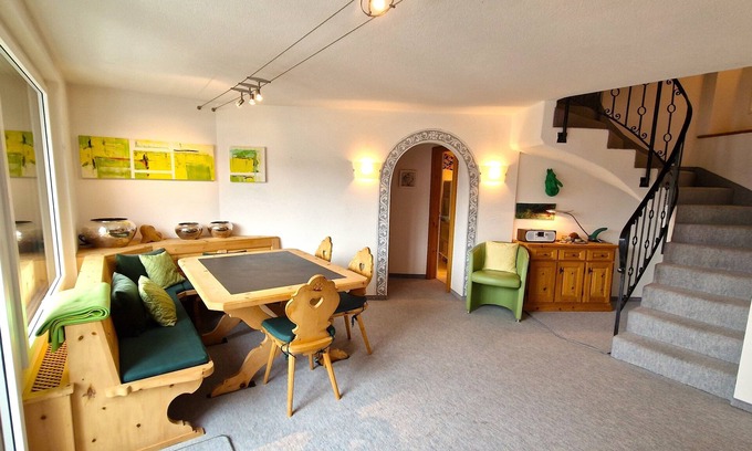 Silvaplana Apartment | 5 1/2-room attic apartment; dining and living room; magnificent view