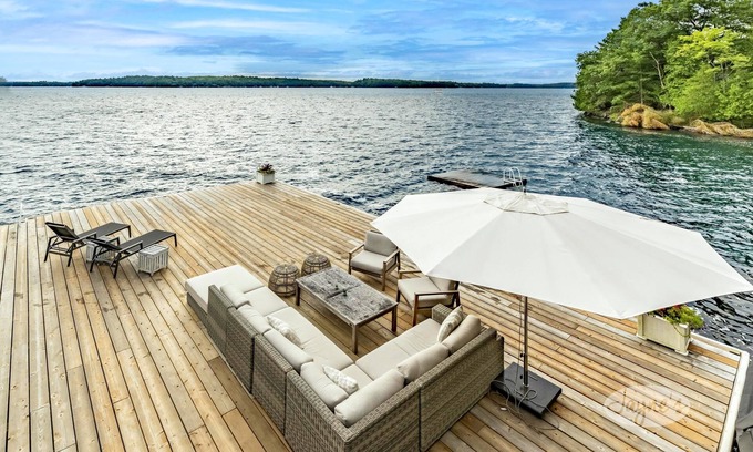 Muskoka Lakes Cottage | 5 bed 5 bath Cottage + Bunkie + Boathouse on Lake Muskoka
