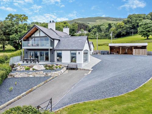 Hendrerwydd House | 5 Bed in Ruthin 86009
