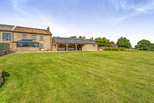 Fence House | 5 Bed in Wigglesworth oc-w32112