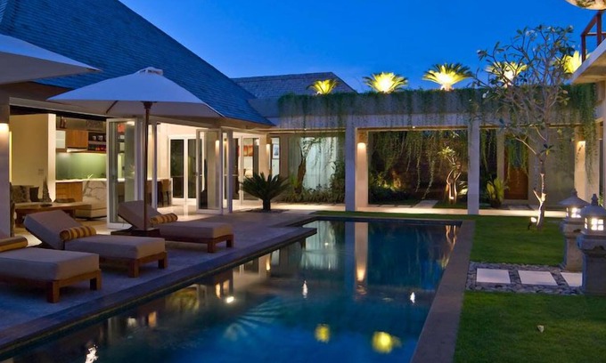 Batubelig Villa | 5 Bedroom, 250 meter from beach, Staffed property. Stress Free!